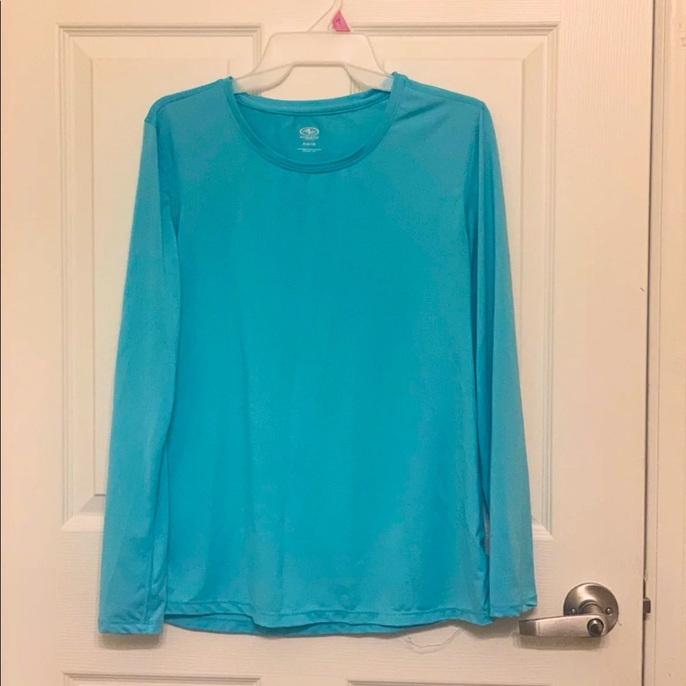 2 T-shirts